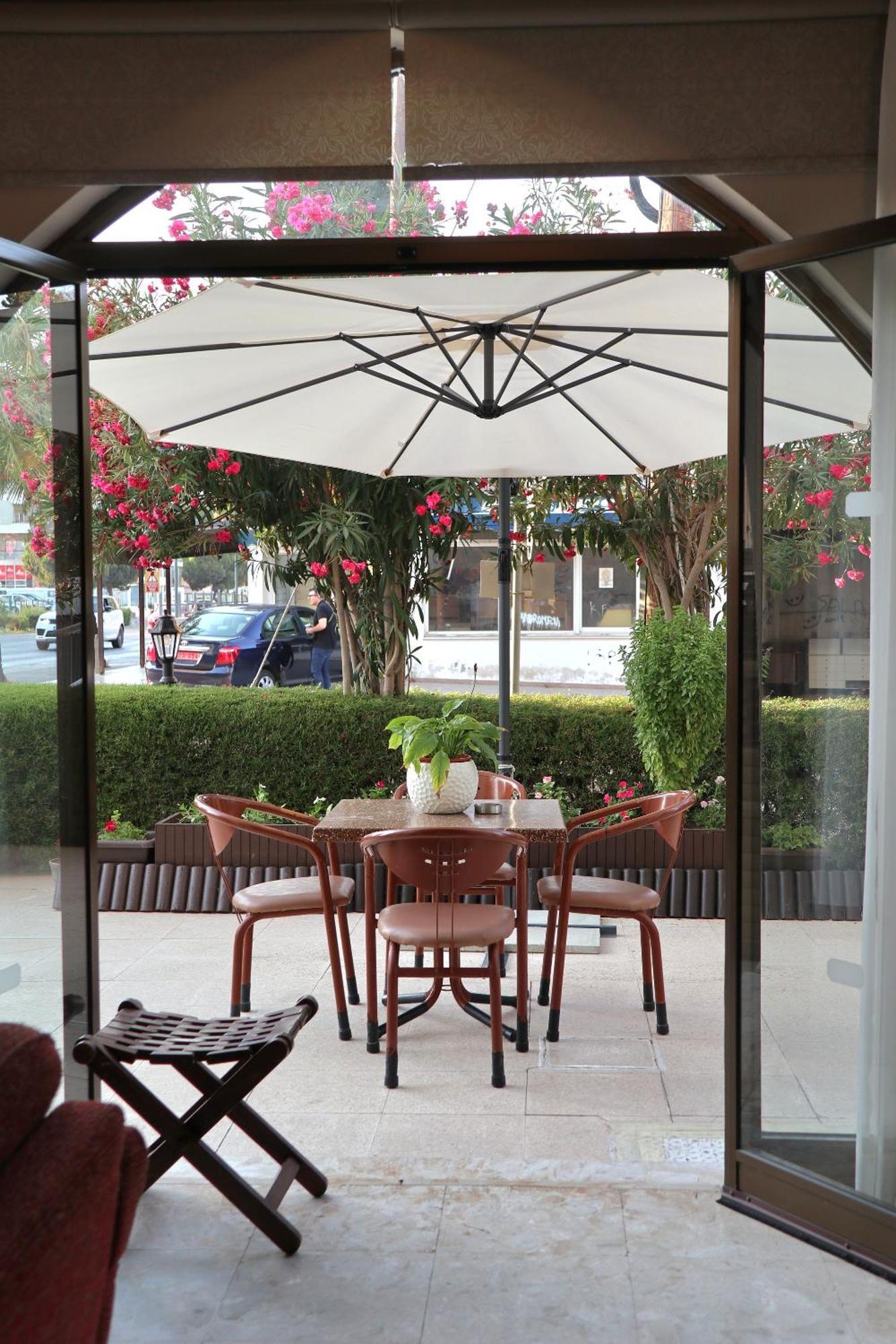 Layiotis Hotel Larnaca Exterior photo